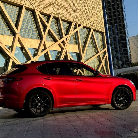 Оклейка Alfa Romeo Stelvio в Sunmax 48 Metal Red PPF