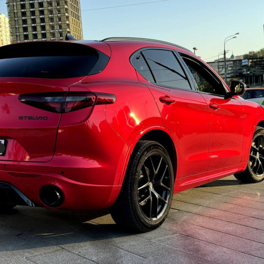 Оклейка Alfa Romeo Stelvio в Sunmax 48 Metal Red PPF