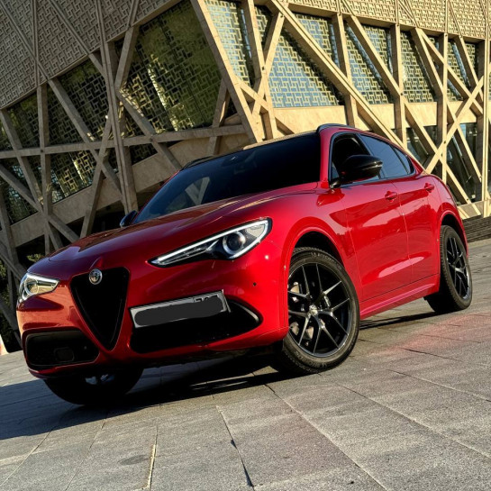 Оклейка Alfa Romeo Stelvio в Sunmax 48 Metal Red PPF