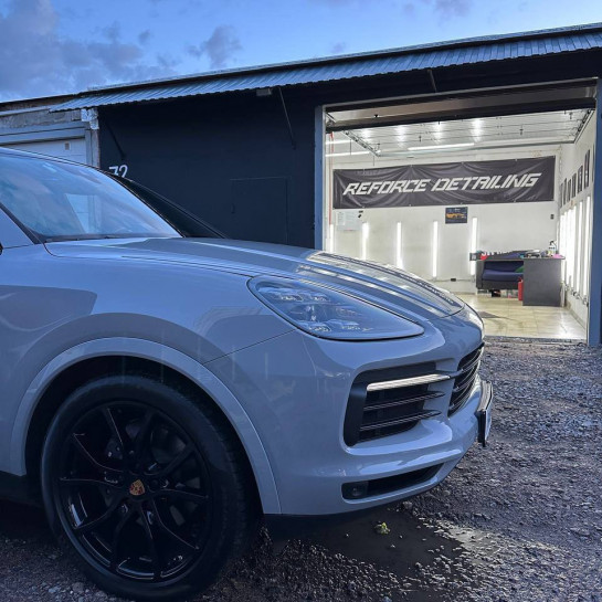 Оклейка Porsche Cayenne в Sunmax 15 Brooklyn Grey Gloss PPF