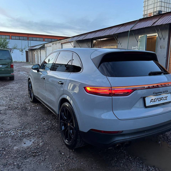 Оклейка Porsche Cayenne в Sunmax 15 Brooklyn Grey Gloss PPF