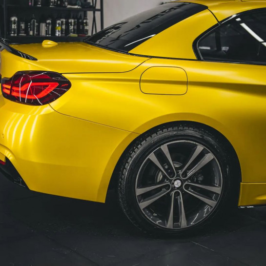 Оклейка BMW 3 в Matte Metallic Yellow на автомобиль