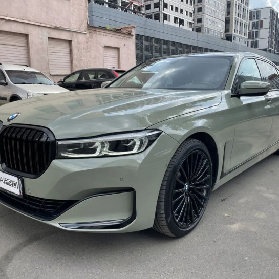 Оклейка BMW 7 в Sunmax Color Ultra Gloss Combat Green на территории России