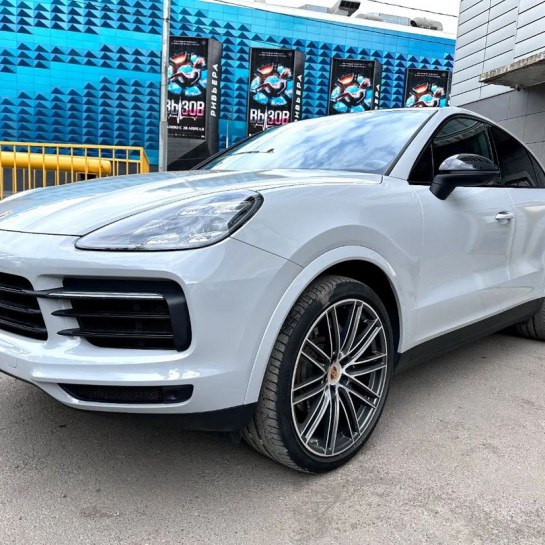 Оклейка Porsche Cayenne Coupe автомобиля винилом в Sunmax Nardo Grey