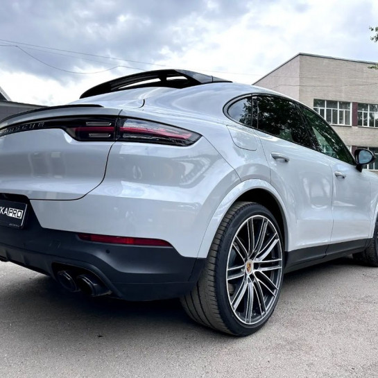 Оклейка Porsche Cayenne Coupe автомобиля винилом в Sunmax Nardo Grey