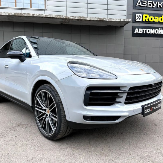 Оклейка Porsche Cayenne Coupe автомобиля винилом в Sunmax Nardo Grey