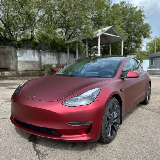 Оклейка Tesla в Sunmax Color PET Satin Chrome в РФ