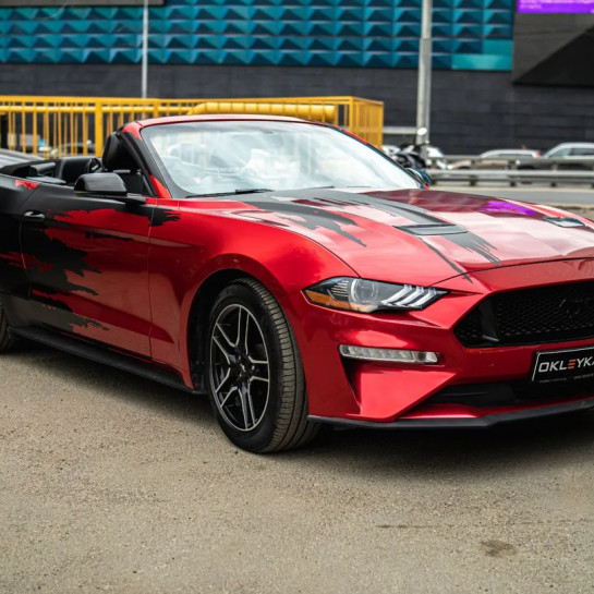 Оклейка Mustang в Smoky Black и Gloss Metallic Soul Red Москва