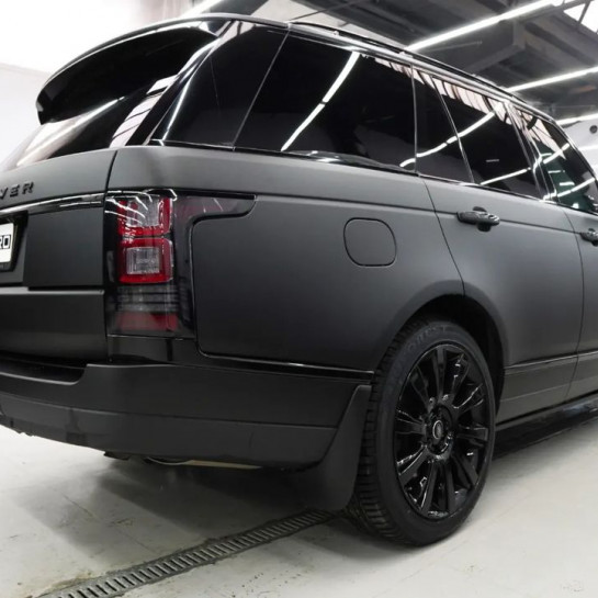 Оклейка Range Rover виниловой пленкой Sunmax Satin Chrome Black