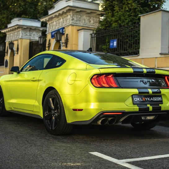 Оклейка Mustang в Sunmax Coral Yellow Green на авто