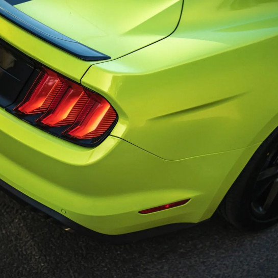 Оклейка Mustang в Sunmax Coral Yellow Green на авто