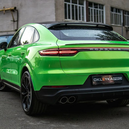 Оклейка винилом Porsche Cayenne в Sunmax Coral Apple Green