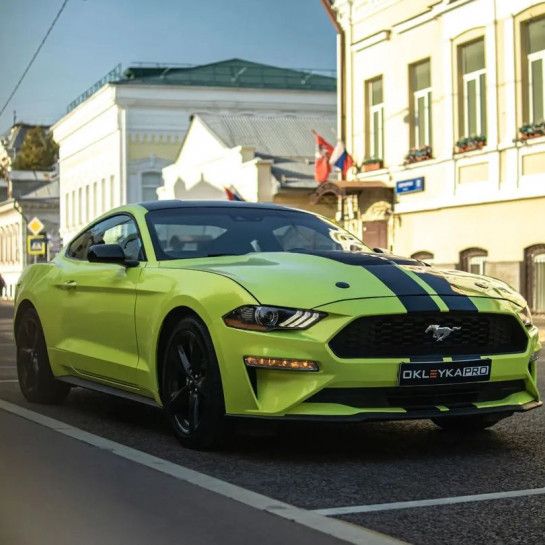 Оклейка Mustang в Sunmax Coral Yellow Green на авто