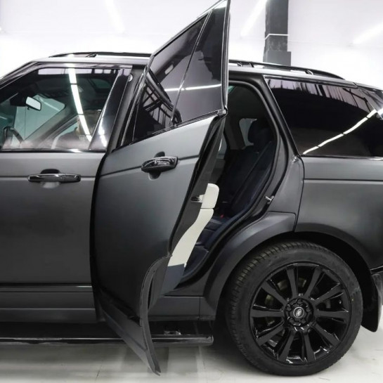 Оклейка Range Rover виниловой пленкой Sunmax Satin Chrome Black