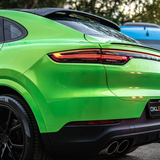 Оклейка винилом Porsche Cayenne в Sunmax Coral Apple Green