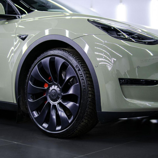 Оклейка Tesla 3 в Sunmax Color Ultra Gloss Combat Green по России