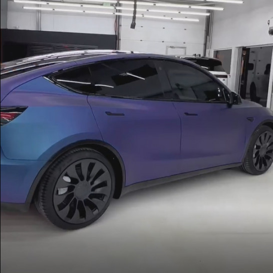 Оклейка Tesla 3 в виниловую пленку Sunmax metallic Dark Blue с эффектом металлик