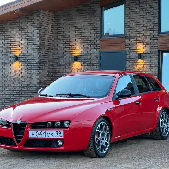 Оклейка Alfa Romeo в Sunmax 1 Ferrari Red Gloss Color PPF