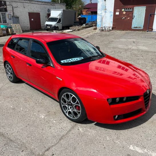 Оклейка Alfa Romeo в Sunmax 1 Ferrari Red Gloss Color PPF