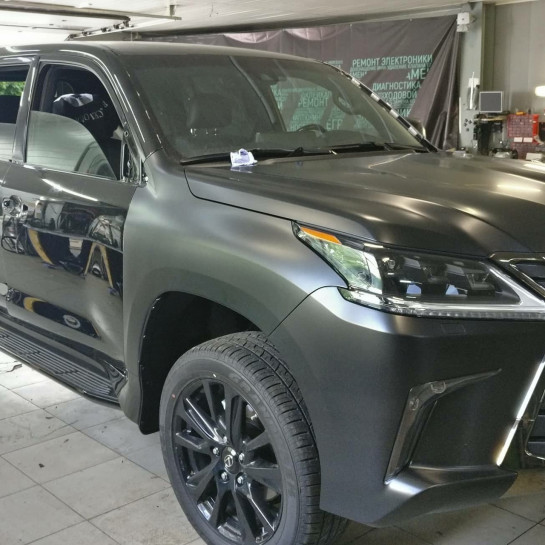 Оклейка на авто Lexus антигравийным матовым полиуретаном SunMax PPF