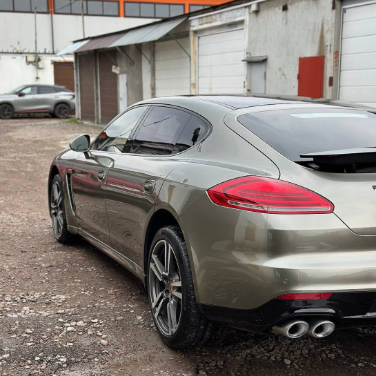 Оклейка Porsche Panamera в Sunmax 23 Silver Pearl PPF