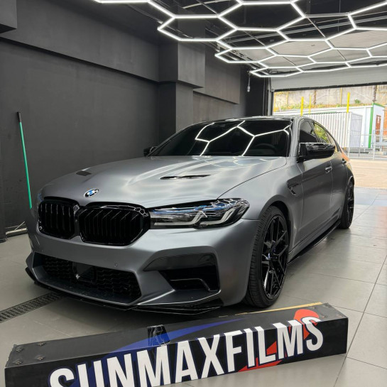 Оклейка BMW M5 цветным полиуретаном Sunmax 24 Gray Matt PPF