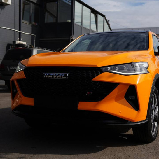 Оклейка Haval цветным полиуретаном Sunmax 50 Orange Color PPF