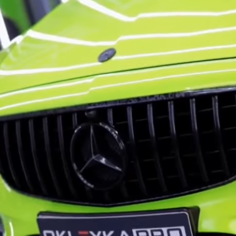 Оклейка Mercedes в цветной автовинил Sunmax 253 Gloss Apple Green
