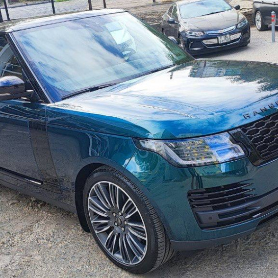 Оклейка Range Rover в цветную полиуретановую пленку Sunmax 2 Shiny Green Color PPF