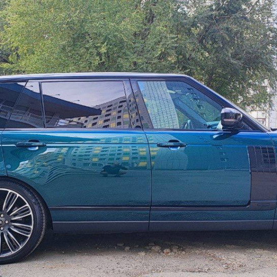 Оклейка Range Rover в цветную полиуретановую пленку Sunmax 2 Shiny Green Color PPF