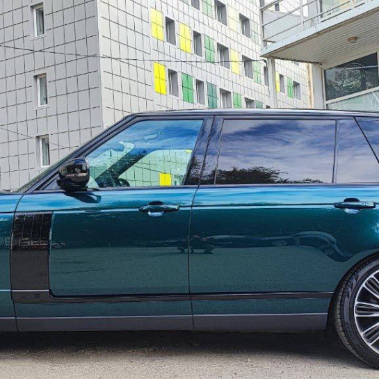 Оклейка Range Rover в цветную полиуретановую пленку Sunmax 2 Shiny Green Color PPF