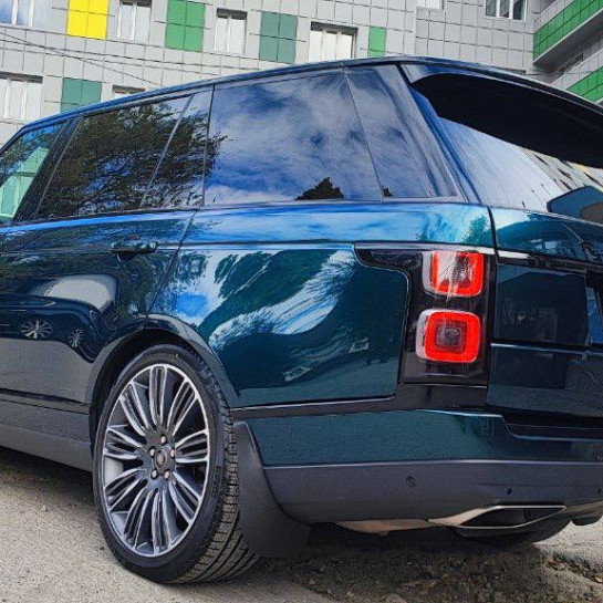 Оклейка Range Rover в цветную полиуретановую пленку Sunmax 2 Shiny Green Color PPF