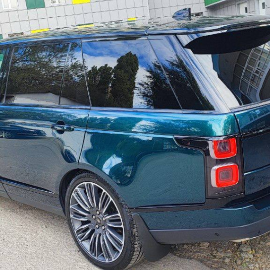 Оклейка Range Rover в цветную полиуретановую пленку Sunmax 2 Shiny Green Color PPF