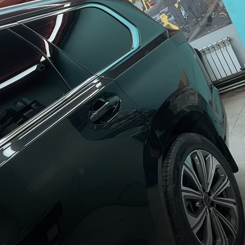 Оклейка Exeed в цветную полиуретановую пленку Sunmax 4 Goodwood Green Pearl Color PPF