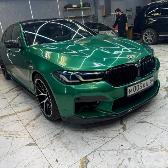 Оклейка BMW цветным полиуретаном Sunmax 49 BMW Green Color PPF