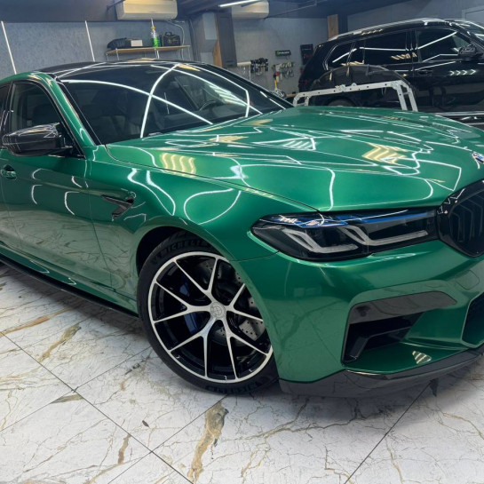 Оклейка BMW цветным полиуретаном Sunmax 49 BMW Green Color PPF
