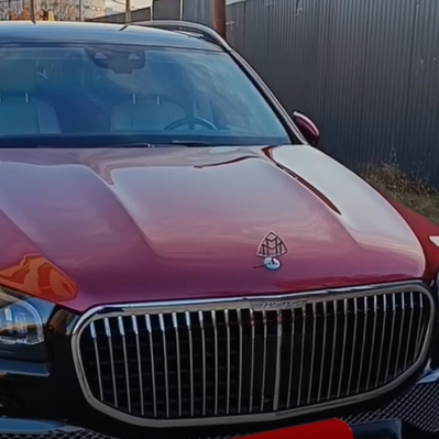 Оклейка капота Mercedes GLE в Sunmax 48 Metal Red Color PPF