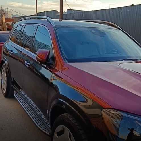 Оклейка капота Mercedes GLE в Sunmax 48 Metal Red Color PPF