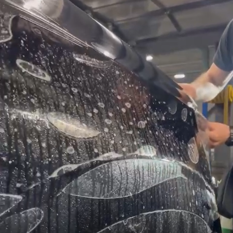 Оклейка капота и фар авто GMC защитным антигравийным полиуретаном Sunmax PPF