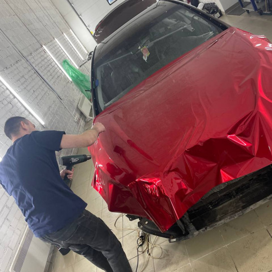 Оклейка кузова автомобиля BMW виниловой пленкой Sunmax Gloss Metallic Purple