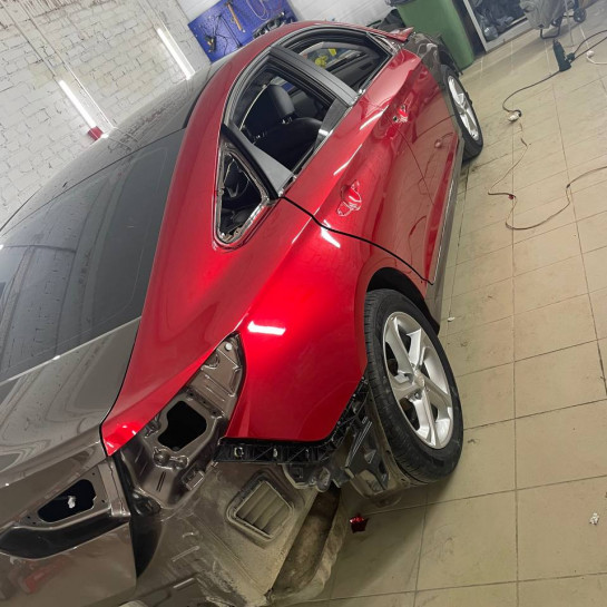Оклейка кузова автомобиля BMW виниловой пленкой Sunmax Gloss Metallic Purple