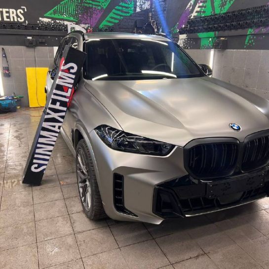 Оклейка BMW цветным полиуретаном Sunmax Silver Matt 25 Color PPF