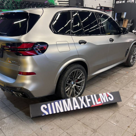 Оклейка BMW цветным полиуретаном Sunmax Silver Matt 25 Color PPF