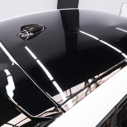 Оклейка крыши и капота BMW X6 в черным полиуретаном Sunmax 38 Black Gloss Color PPF