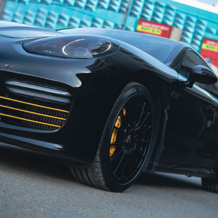 Оклейка Porsche Panamera в цветной полиуретан Sunmax 38 Black Gloss Color PPF