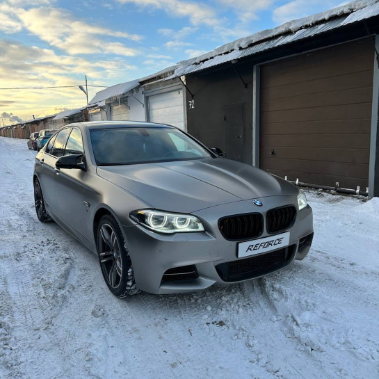 Оклейка BMW цветным защитным полиуретаном Sunmax Silver Matt 25 Color PPF