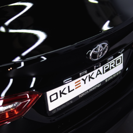 Оклейка Toyota Camry полиуретаном Sunmax 38 Black Gloss Color PPF