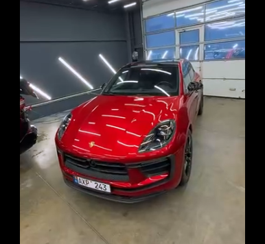 Оклейка Porsche цветным полиуретаном Sunmax 48 Metal Red PPF