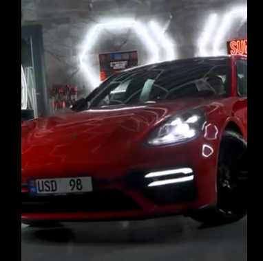 Оклейка автомобиля Porsche полиуретаном Sunmax цвета 1 Ferrari Red Gloss PPF 