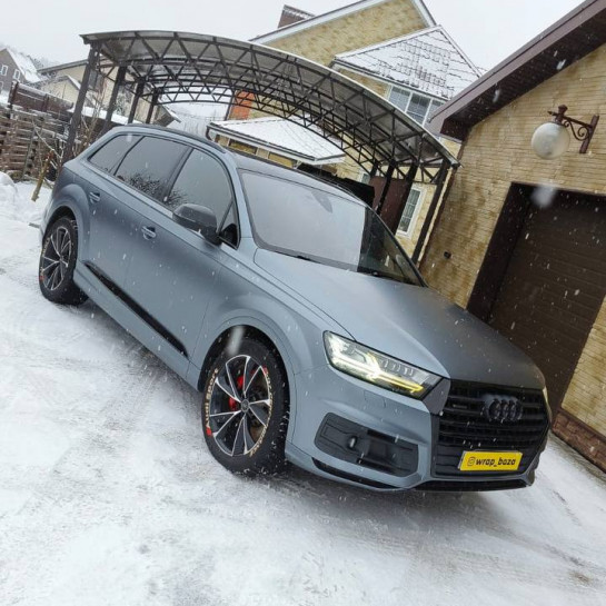 Оклейка автомобиля Audi цветным полиуретаном Sunmax 24 Gray Matt Color PPF